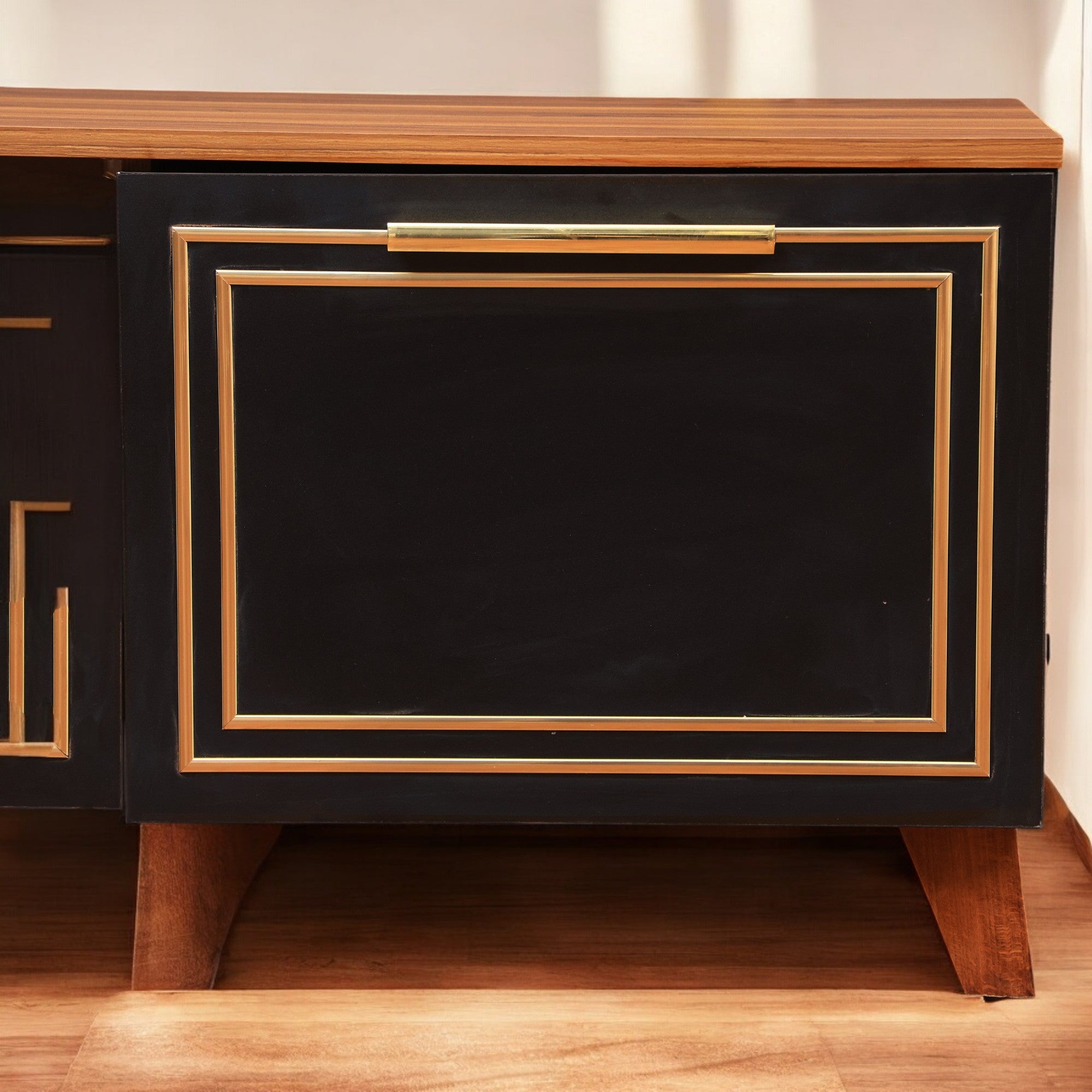 ترابيزة تليفزيون 194