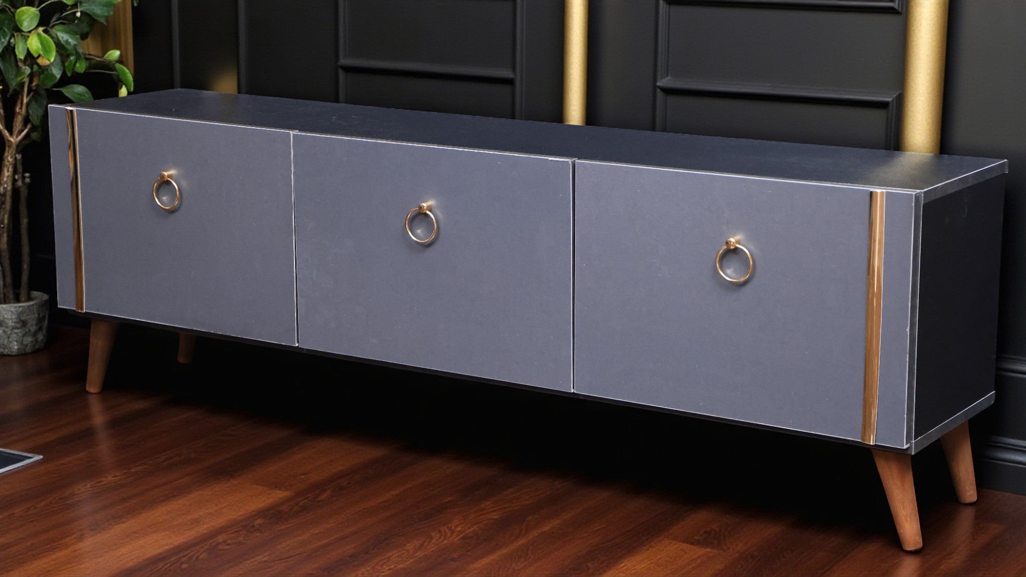 ترابيزة تليفزيون 180