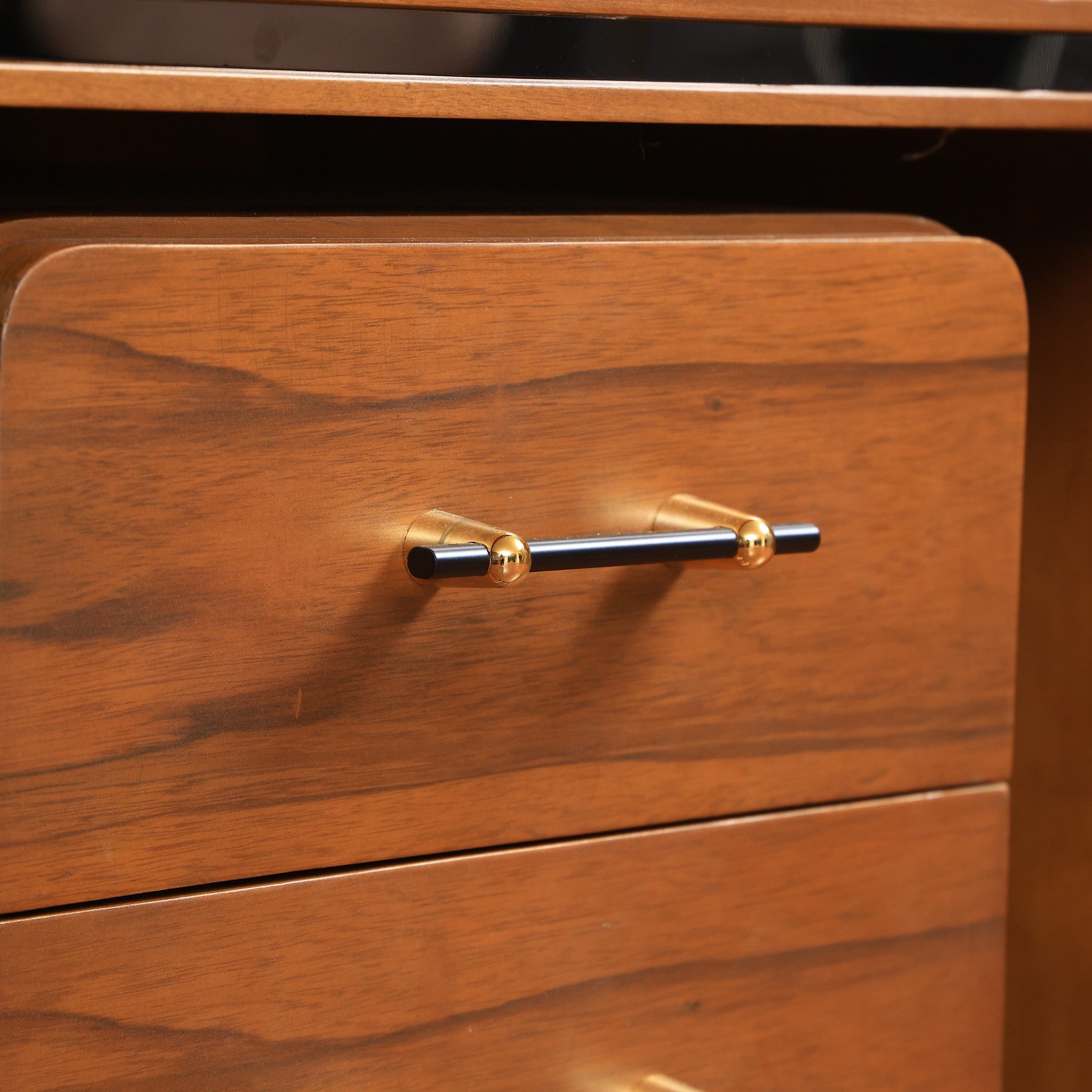 غرفة سفرة 666