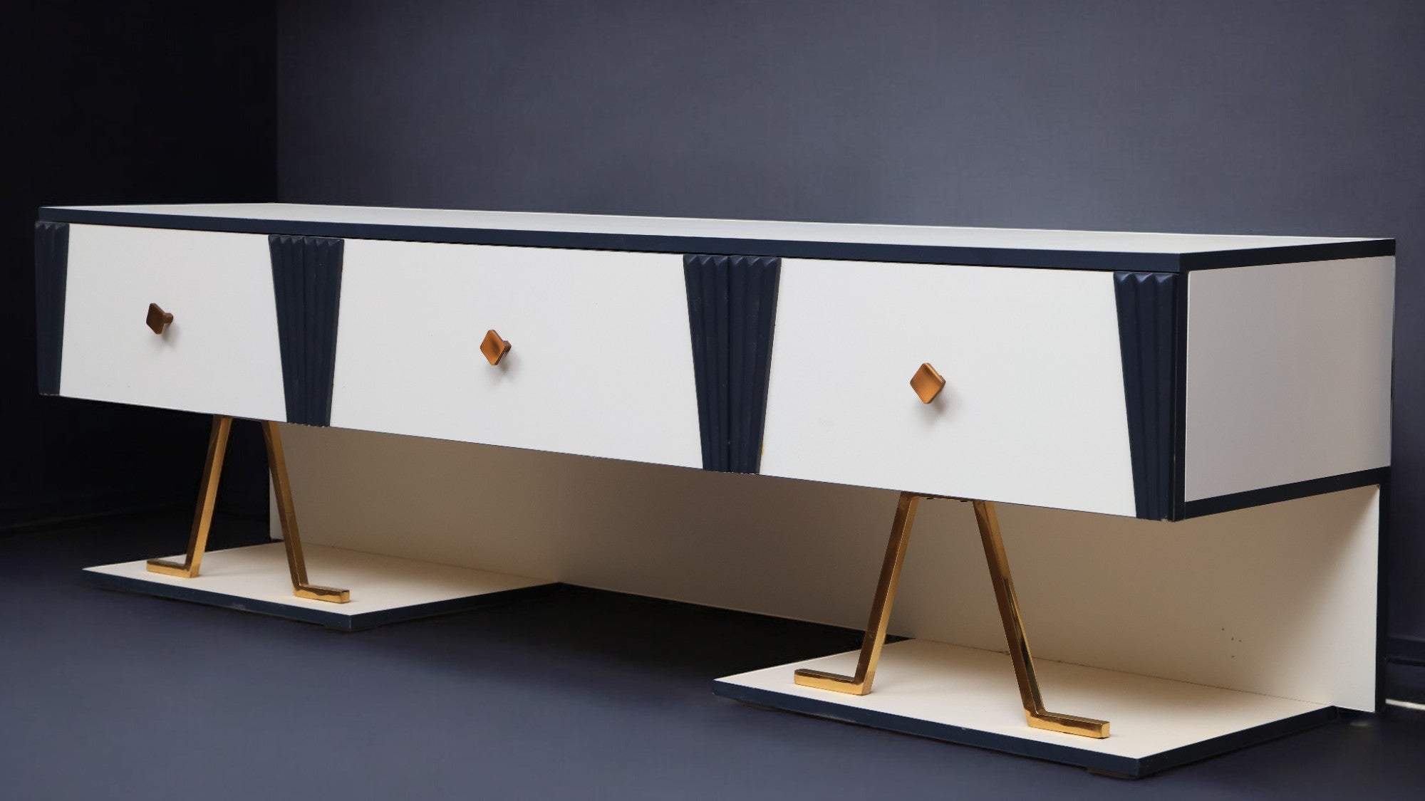 ترابيزة تليفزيون 163