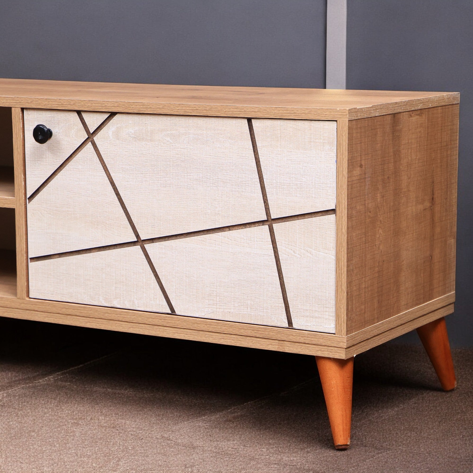 ترابيزة تليفزيون 192