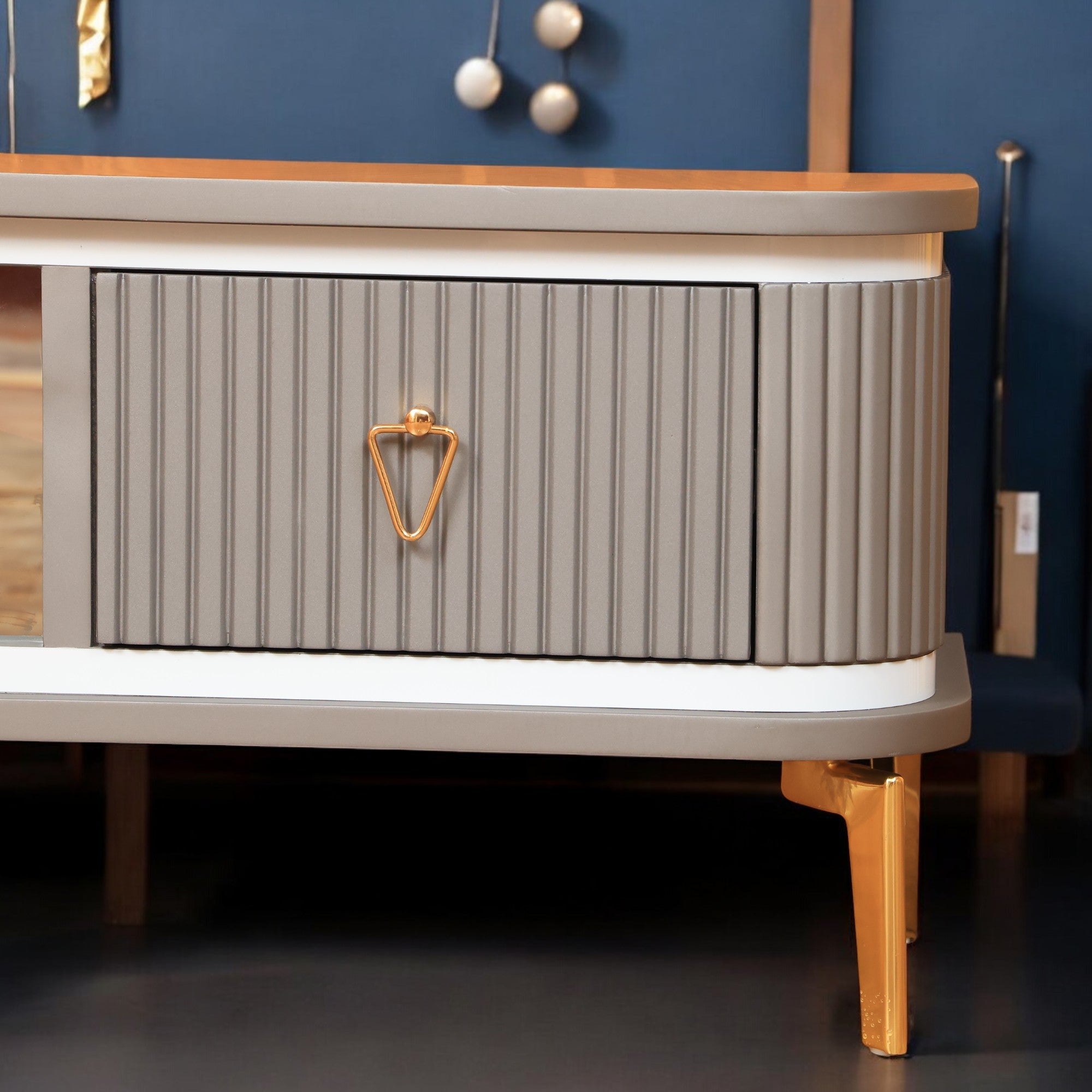 ترابيزة تليفزيون 152