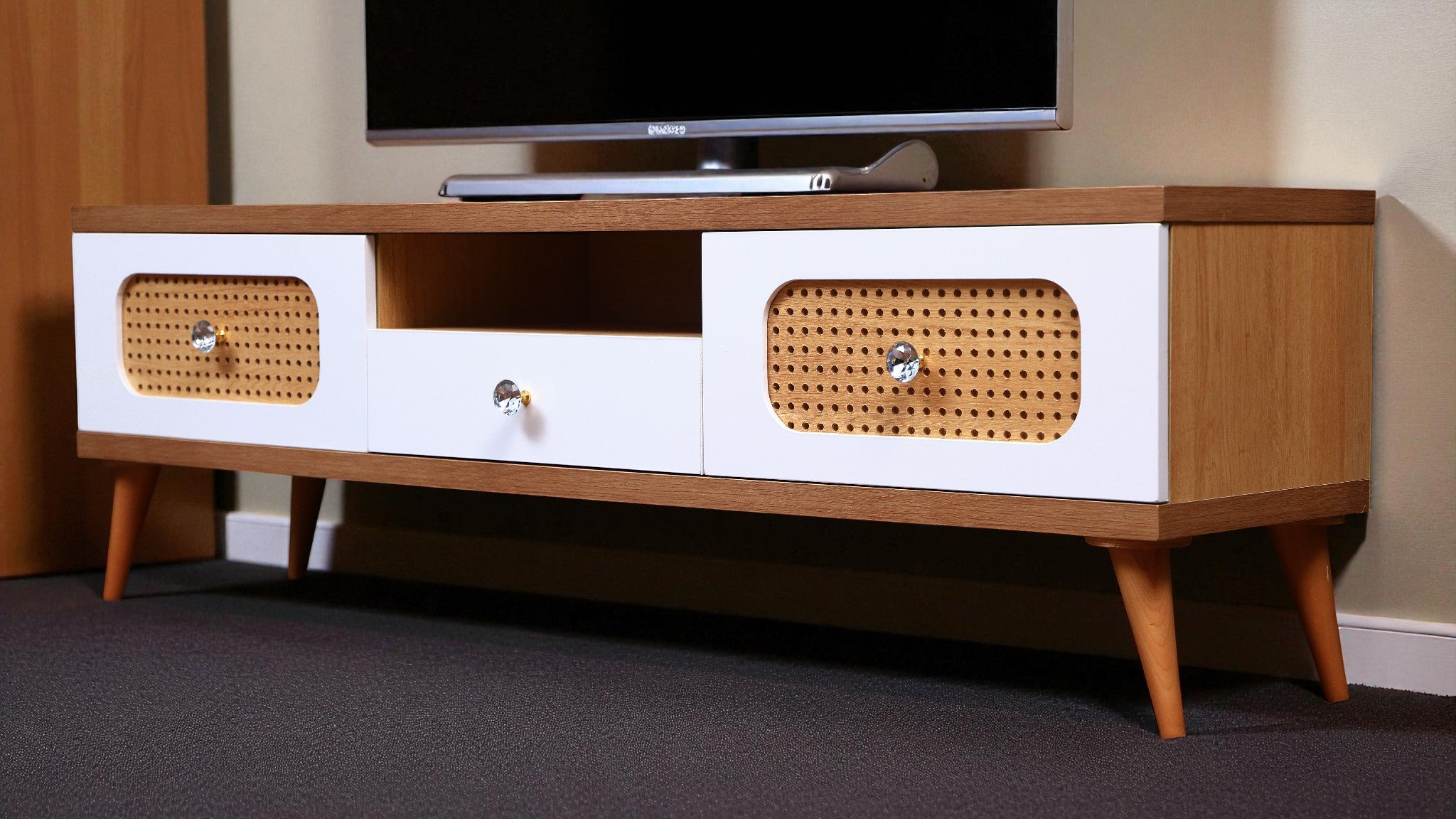 ترابيزة تليفزيون 201