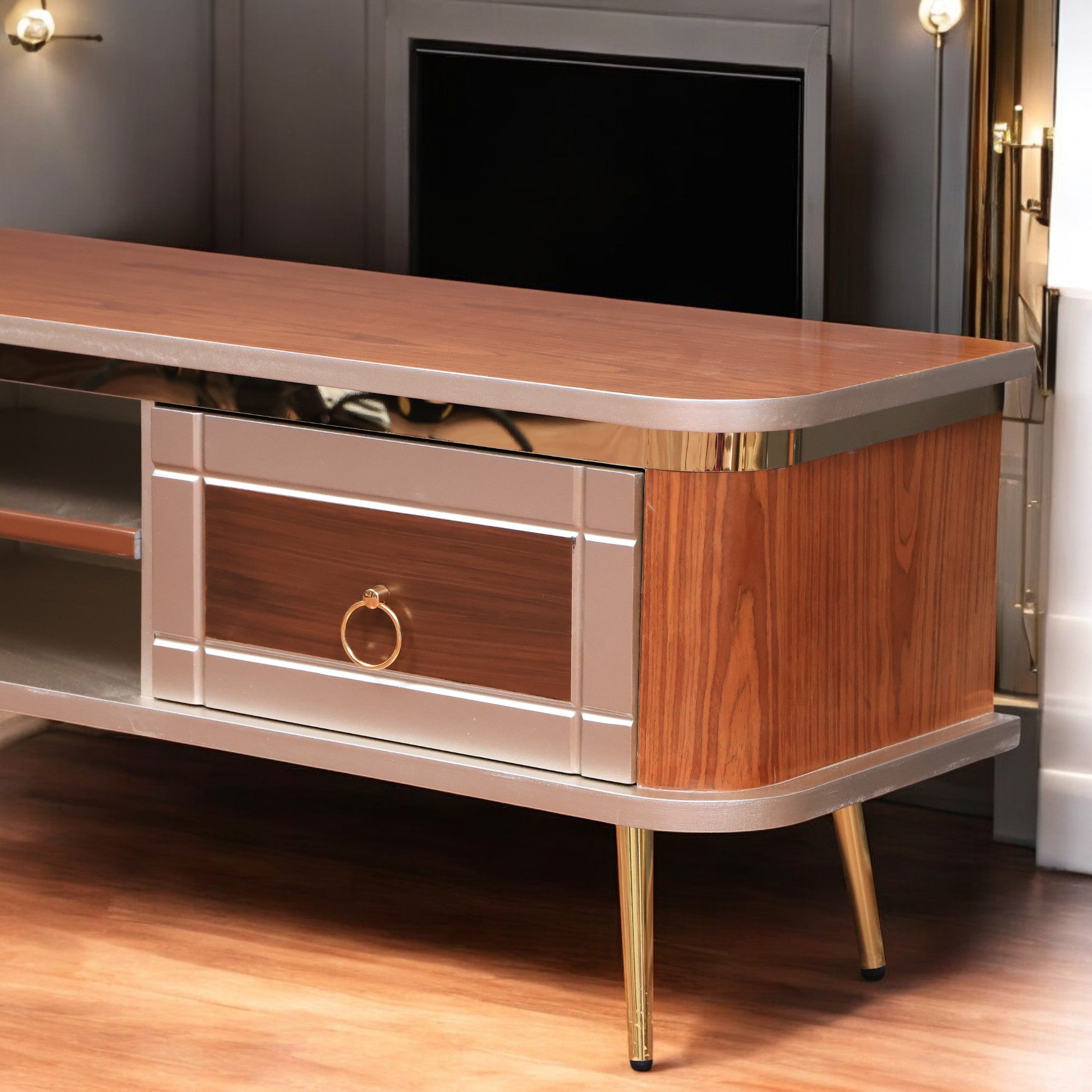 ترابيزة تليفزيون 168