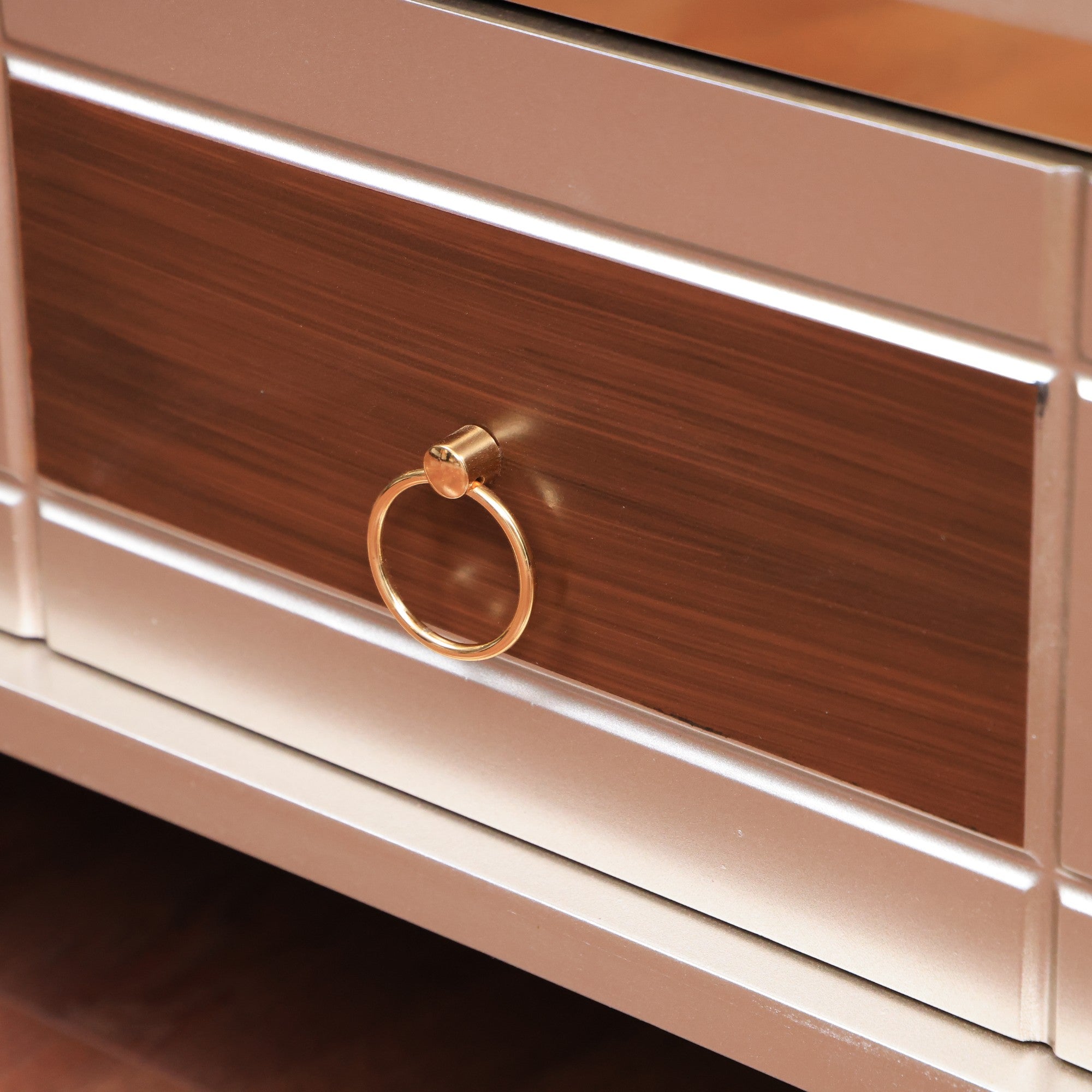 ترابيزة تليفزيون 168