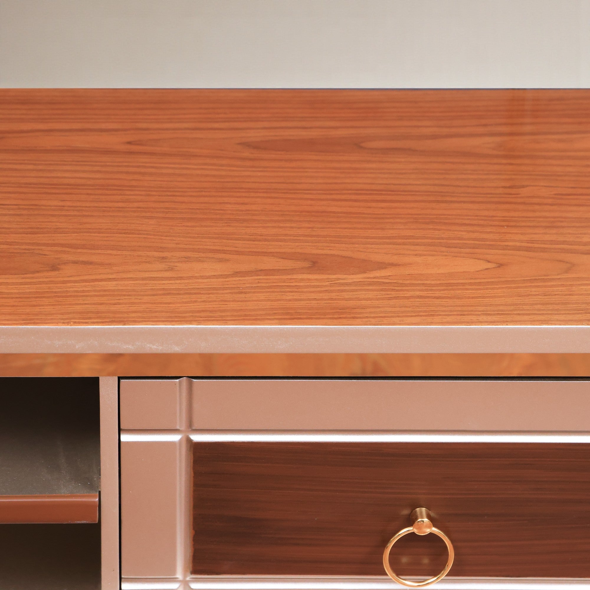 ترابيزة تليفزيون 168