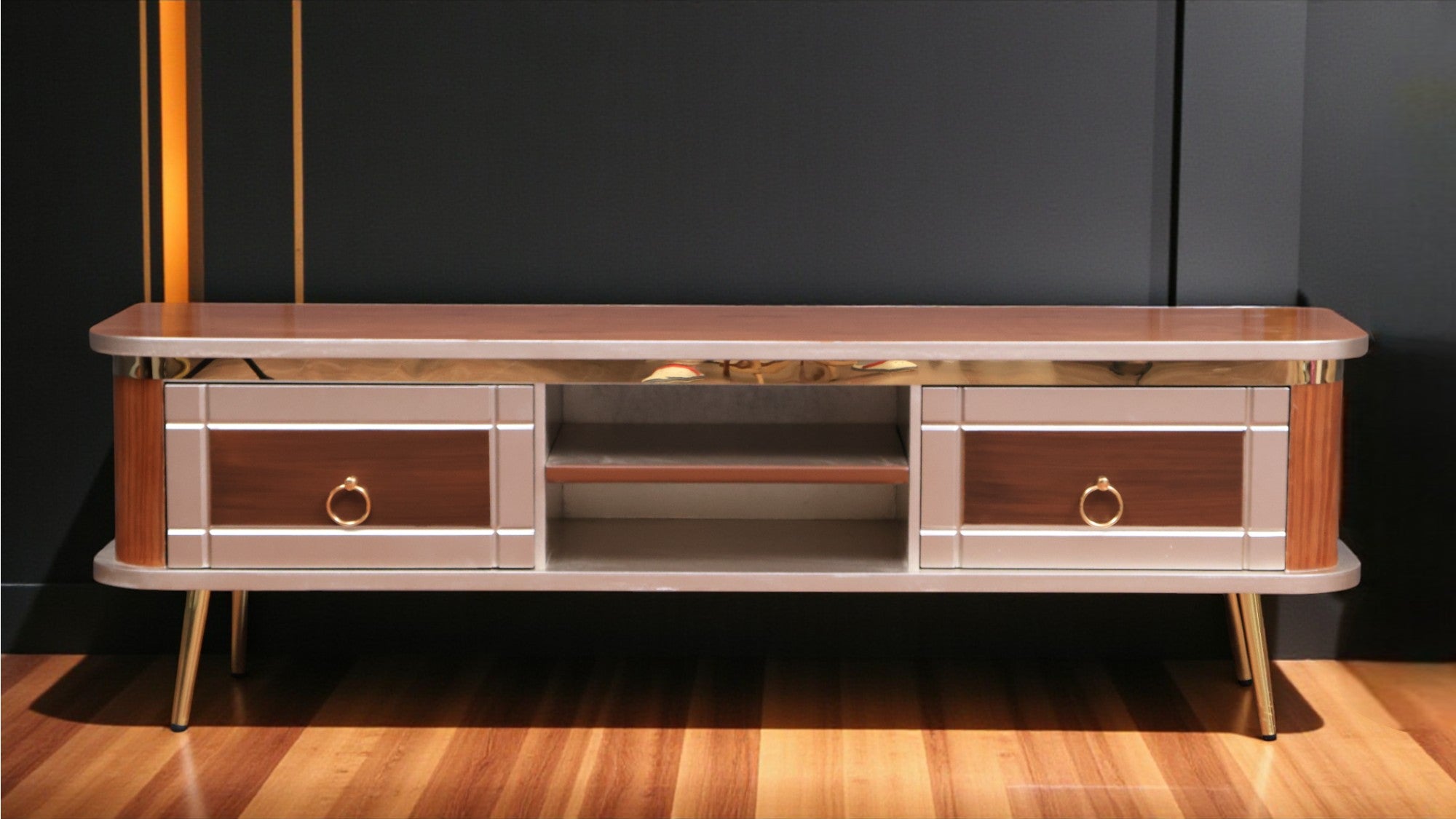 ترابيزة تليفزيون 168