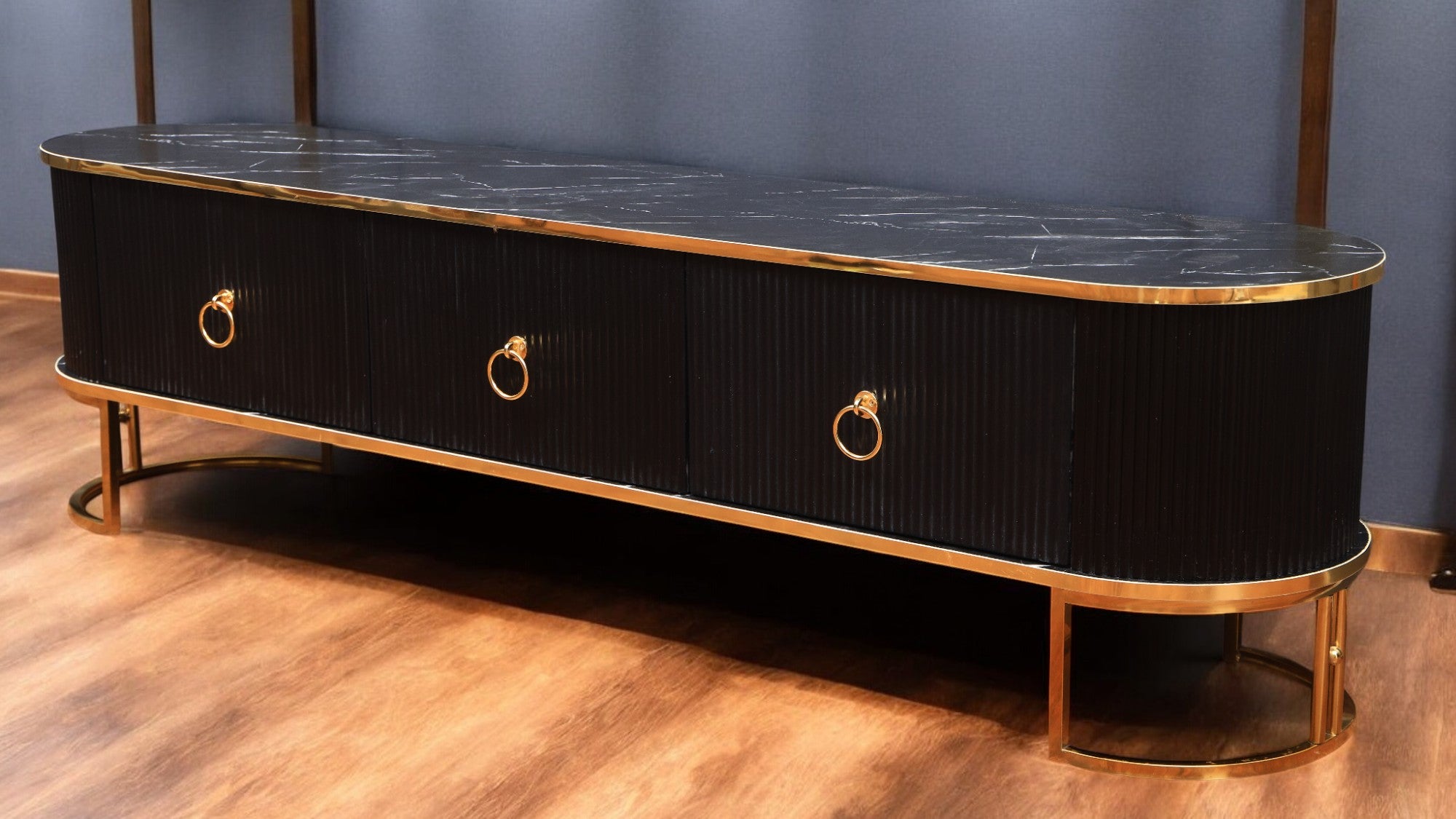 ترابيزة تليفزيون 196