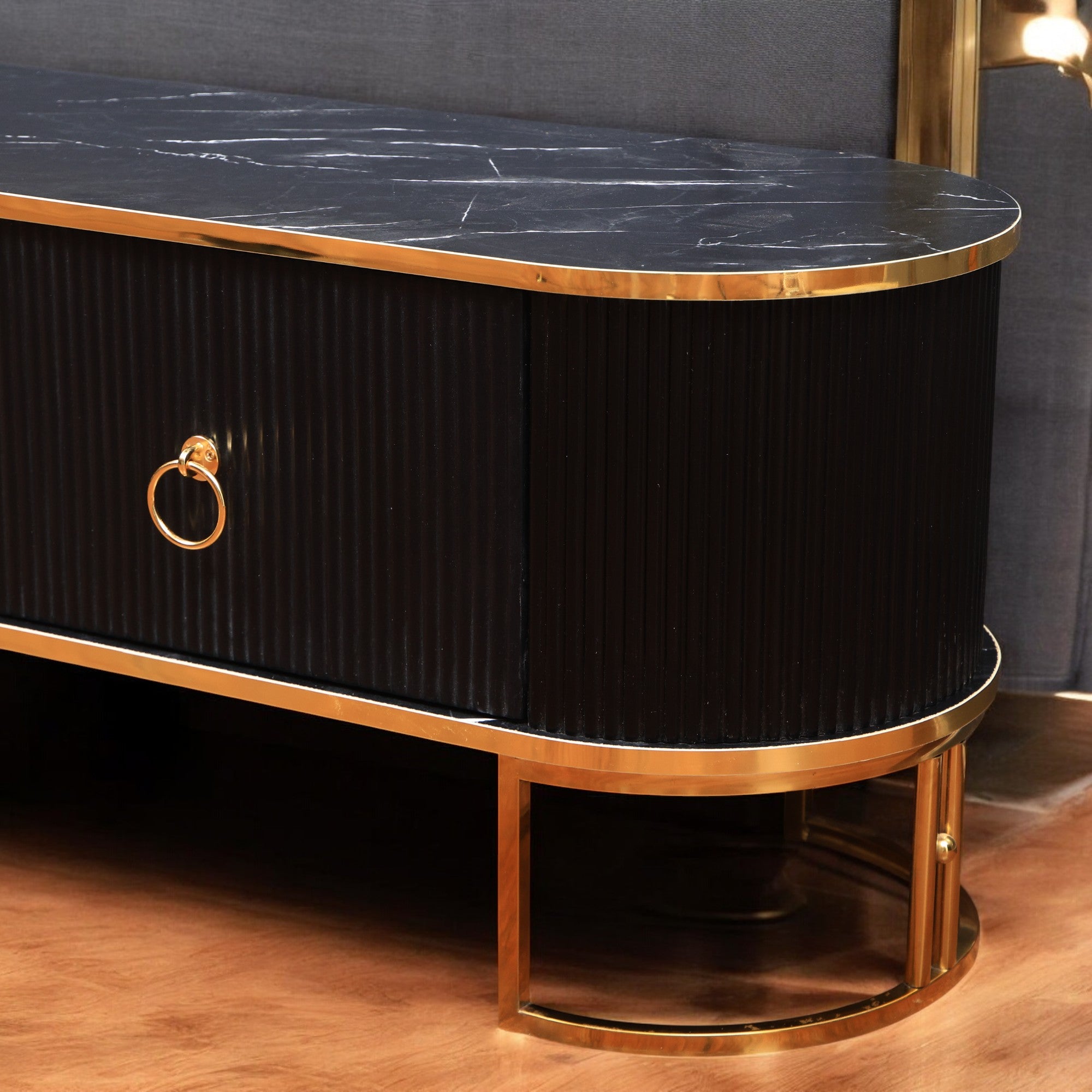 ترابيزة تليفزيون 196