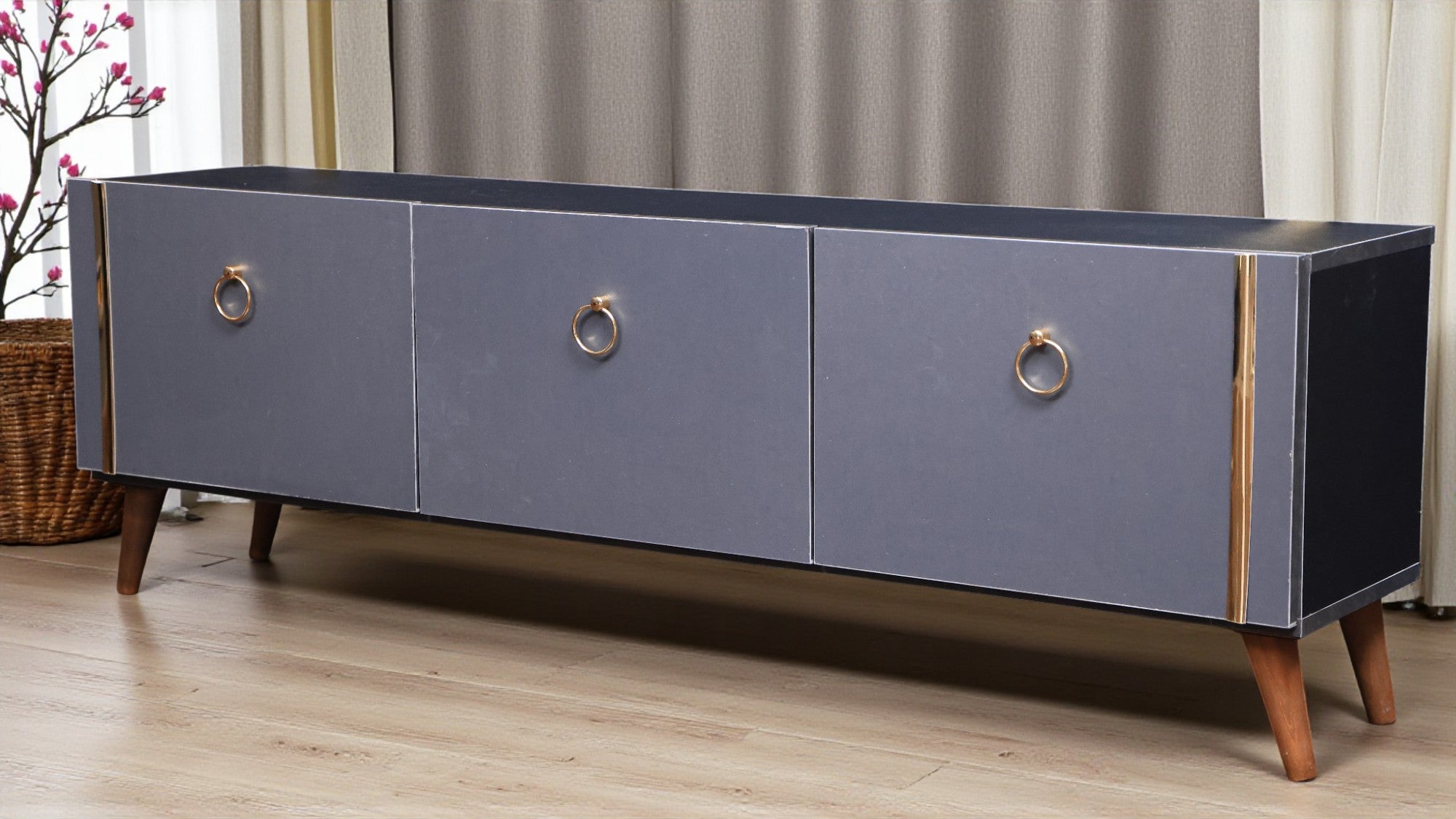 ترابيزة تليفزيون 180