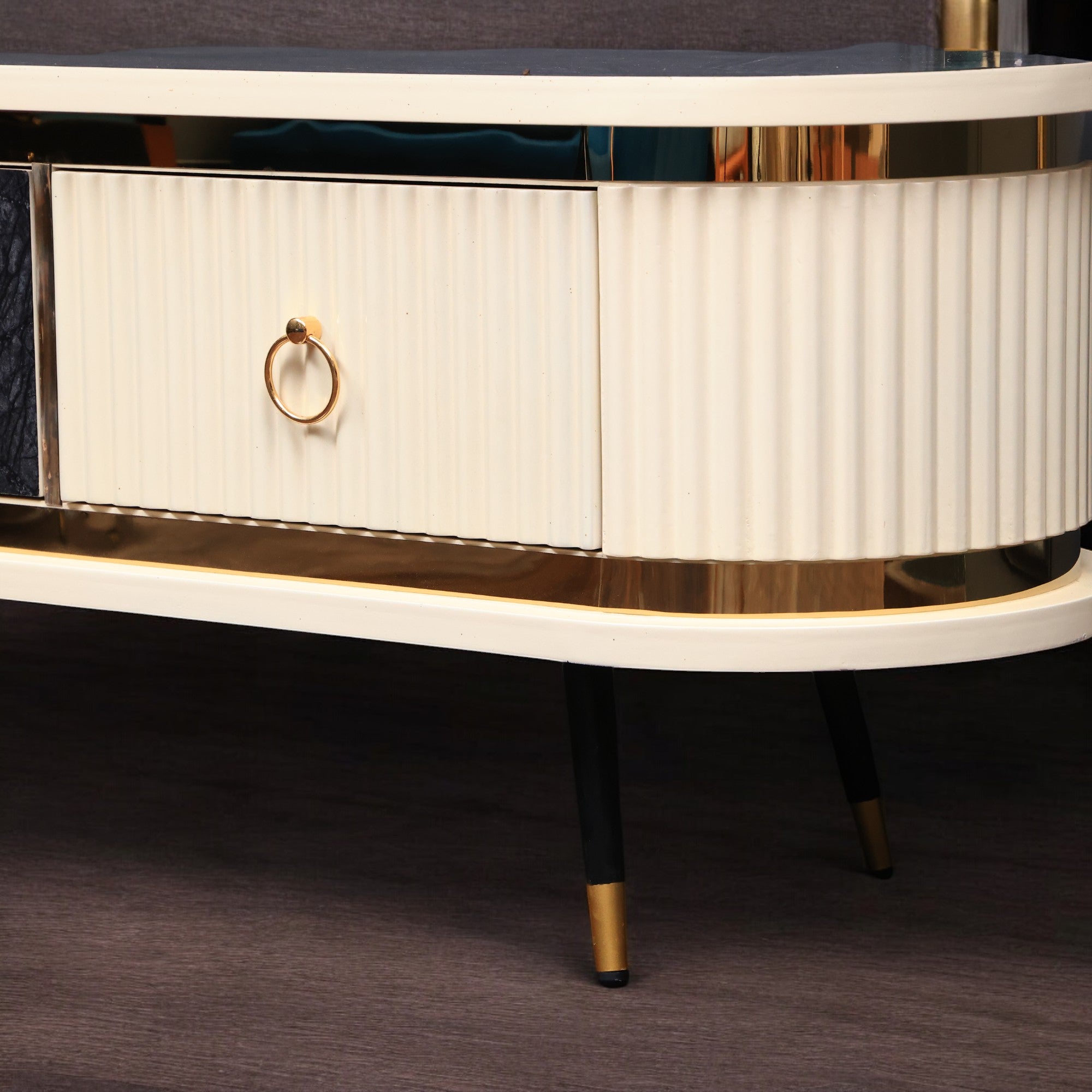 ترابيزة تليفزيون 178