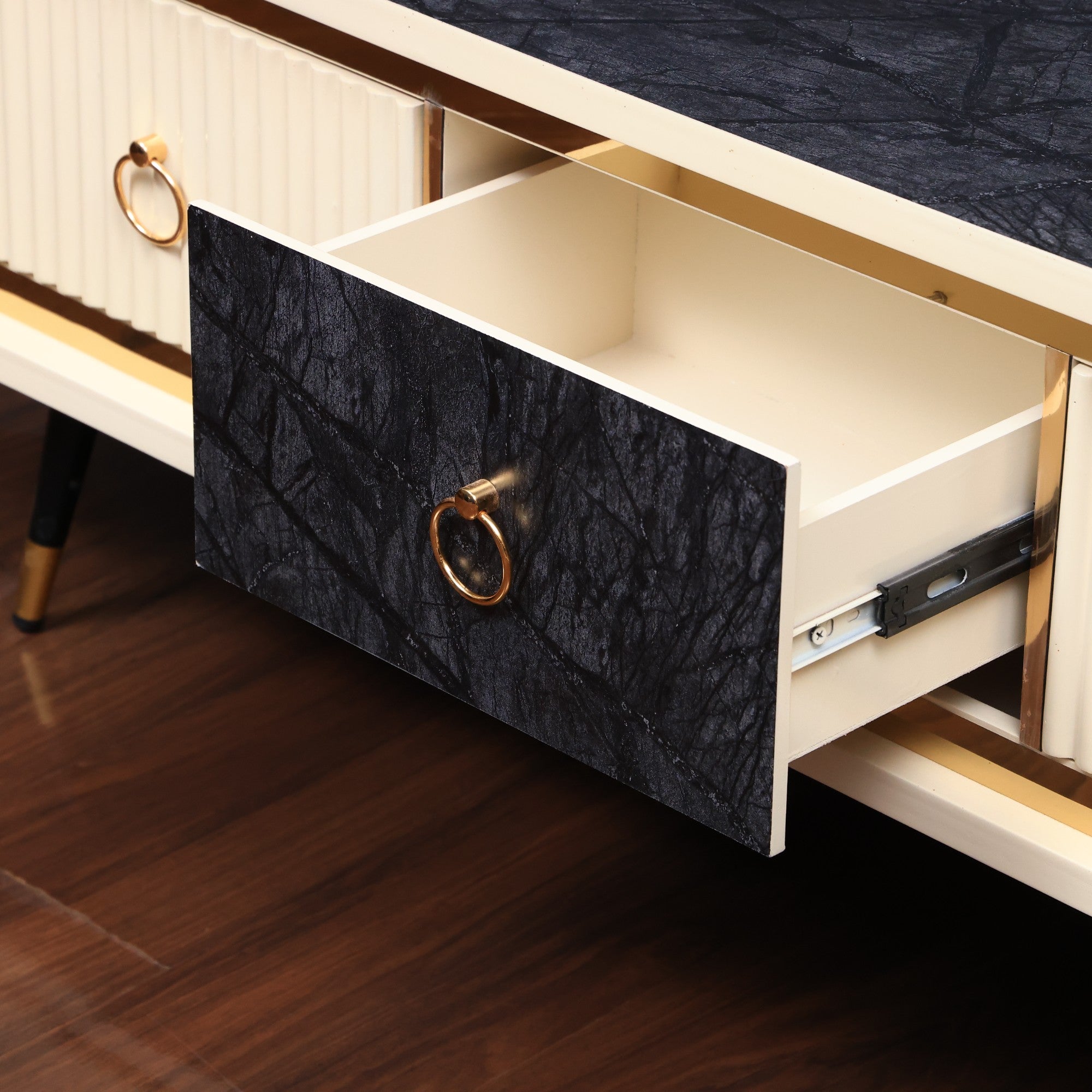 ترابيزة تليفزيون 178