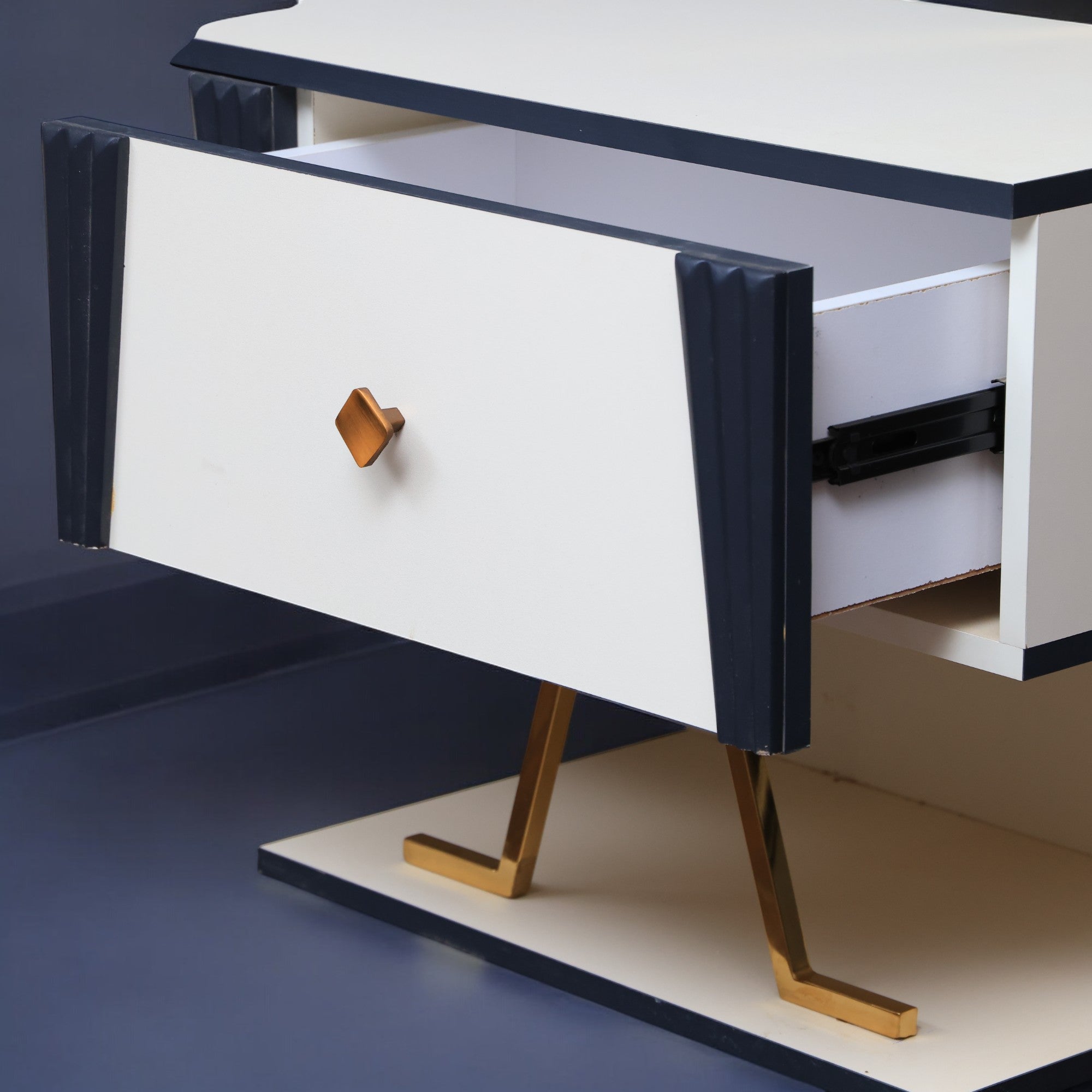 ترابيزة تليفزيون 163