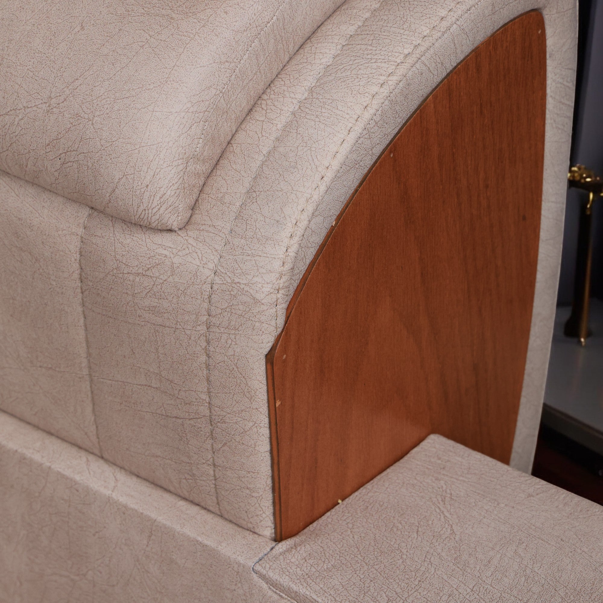 ركنة سرير وسحارة 221