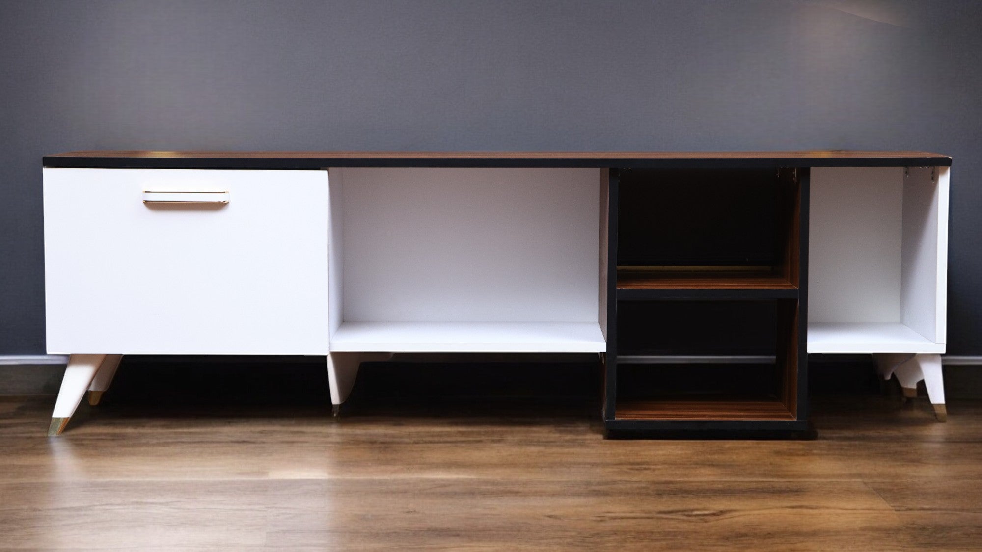 ترابيزة تليفزيون 187