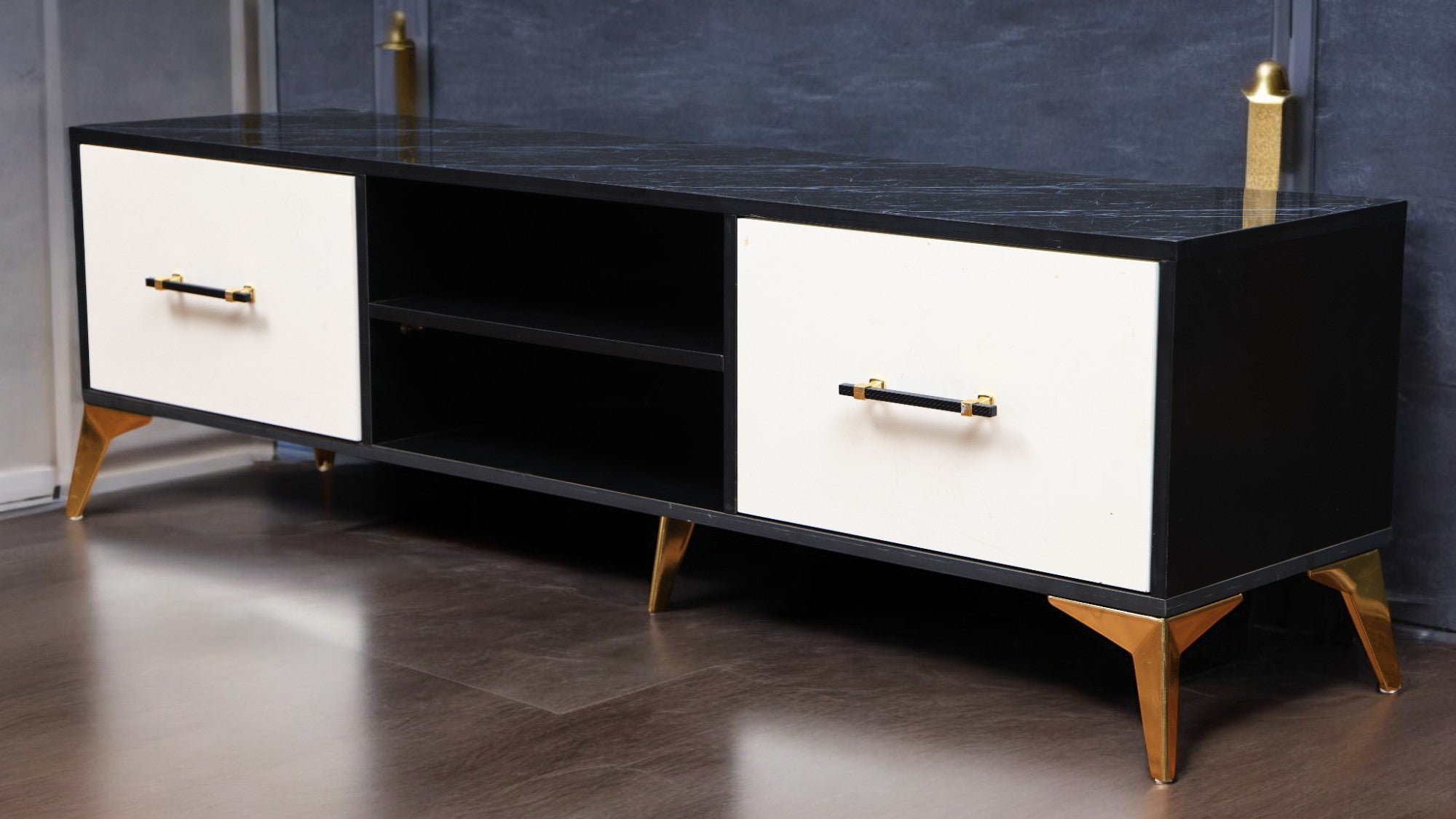 ترابيزة تليفزيون 181